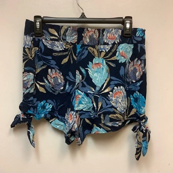 Gypsies & Moondust Brand, floral print rayon shorts, Size L. - Picture 7 of 7